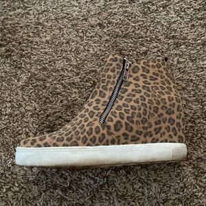 Heeled zipper tennis shoes